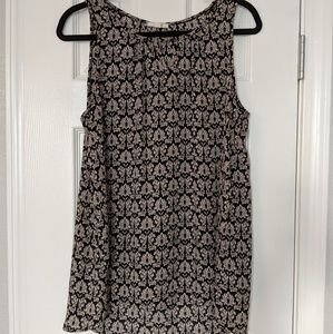Sleeveless Tunic with Keyhole Opening In Front- M